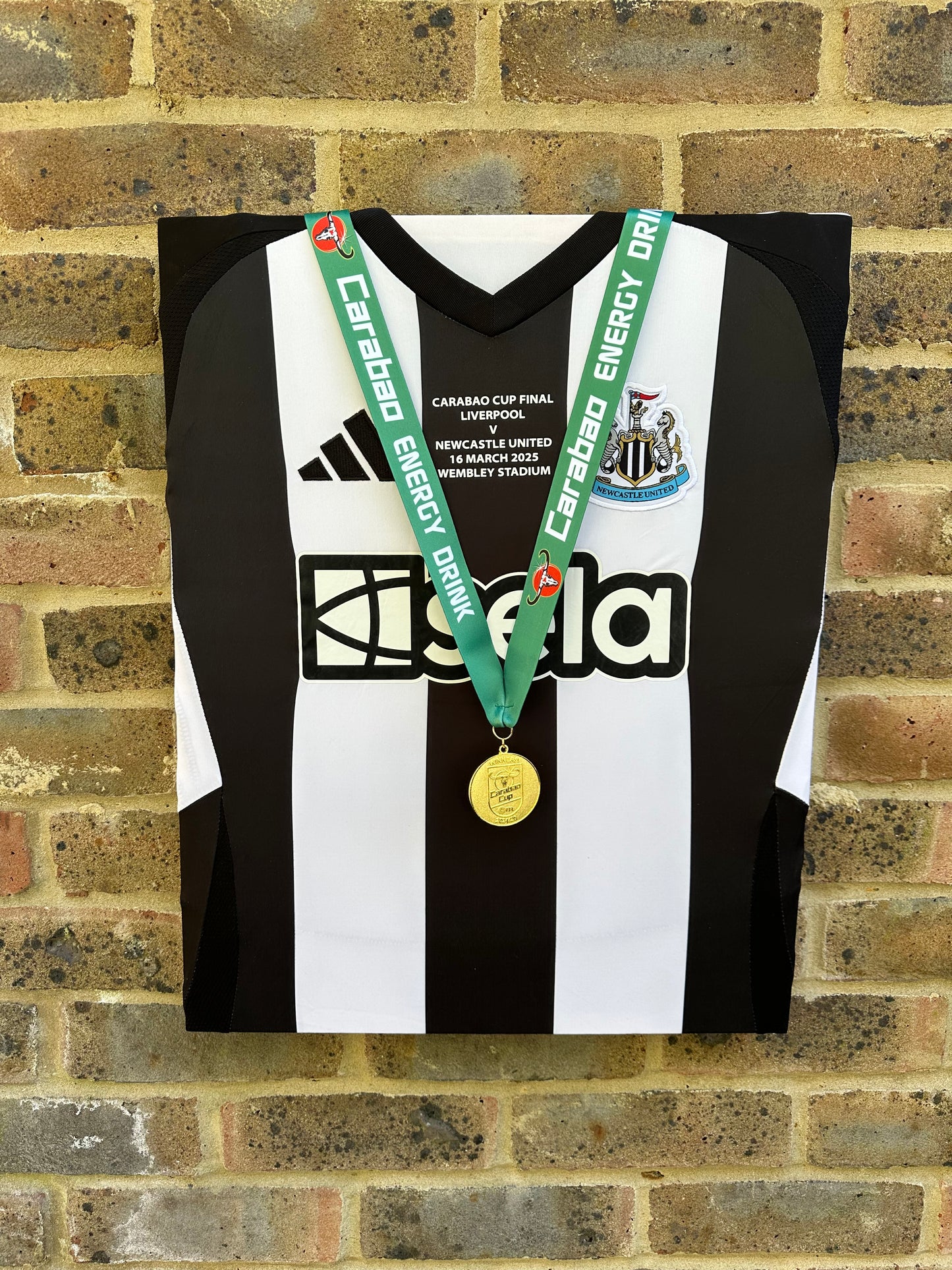 Newcastle United carabao cup final shirt and winners medal 2025 memorabilia canvas